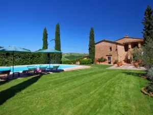Attractive Farmhouse in Montalcino with Terrace