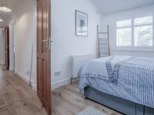 Town Heights - 3 Bedroom Holiday Home - Tenby