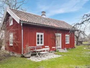 Nice Home in Lidköping with 2 Bedrooms, Sauna and Wifi
