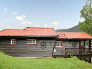 6 Bedroom Beautiful Home in Vossestrand