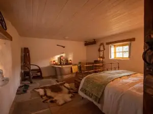 Thistle Thatch Cottage and Hot Tub - Mourne Mountains