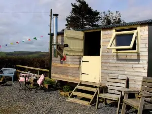 The Shearer's Hut, Sleeps 2, Wood Burner, Fire Pit