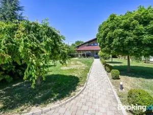Awesome Home in Bjelovar with Outdoor Swimming Pool