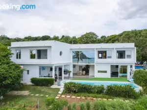 Villa Piscine à Louer a Diego Suarez. Madagascar