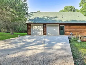 Modern, Spacious Florence Retreat w/ Fire Pit