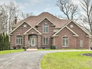 Cozy Steger Apartment w/ Patio: 30 Mi to Chicago!