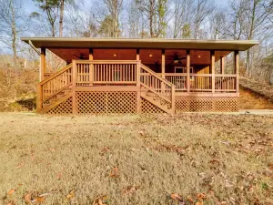 Cozy Waverly Cabin w/ Fireplace & Deck!