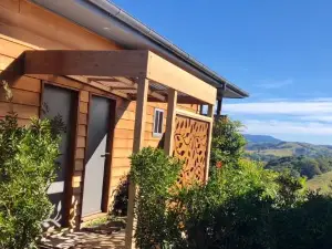 Callemondah Studio with Stunning Views, in Bangalow and Byron Hinterland