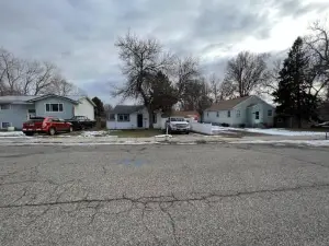 Roomy single bedroom with a huge back yard