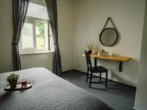 Treehouse Apartments