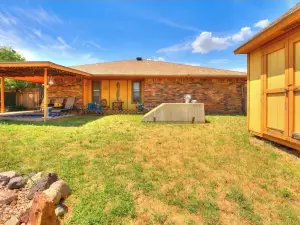 3 bedroom Home in Yukon!