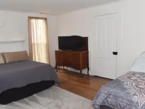 Mammoth Cave-Game Room-Buc-ee’s-Mint Casino-6 Beds-Stocked- Wifi-StockedFirepit!