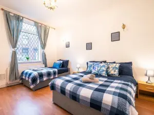 Rochdale Retreat - Spacious 4-bed House 8 Beds