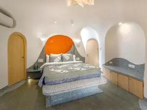 SaffronStays AsanjA Titaly, Murbad - hobbit inspired earth-shelter home with plunge pool