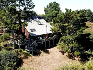 Captivating Muir Beach Home With Sweeping Views and Fast/Stable Wireless Wifi