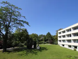 College Garden Hotel