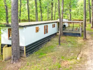 Hemphill Home w/ Community Perks < 1 Mi to Water!