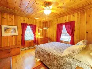 Breathtaking Scenery Cabin in Little Switzerland!