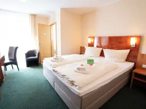 คาเฟ่แอนด์โฮเทลอัมโฮลซาเฟิน