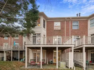 Beautiful Villa in the Heart of Historic Downtown Bel Air! 3 Bedroom Villa by Redawning