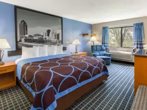 Super 8 by Wyndham Iowa City/Coralville