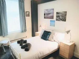 Modern Comfy 2-Bedroom Flat in St Helens