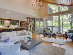 Immaculate Howell Villa on Pardee Lake with Grill!