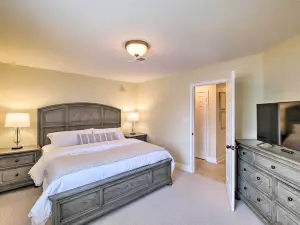 Apt w/ Balconies - Steps to Kemah Boardwalk!