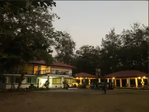 Riverfront Farmstay (4 bedrooms 22+ guest)