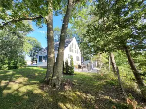 NEW Build-Lake Champlain Waterfront: Year-round, Kayaks, Firepit, Sunsets, W/D