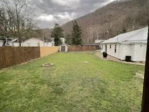 Cozy 3BR home close to trails.