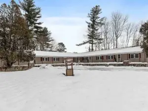 Cabin W/Private Hot tub~Pet Friendly Near Loon mtn,Waterville & Owls nest Resrt!