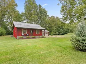 Red Fox Hollow - Hocking Hills, Clear Creek, Hot Tub, Fire Pit and Swing
