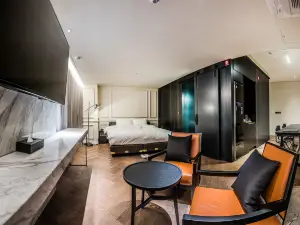 Rivertain Hotel