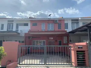 PR1MA HOMESTAY | AirCond | WiFi