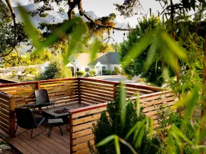 Scenic River Views and Cozy Fire Pit - Stunning Scandinavian Retreat