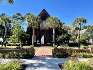 Heart of Downtown Exploration and Relaxation - Charming Historic Cottage
