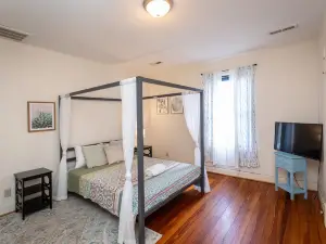 Charming Retreat - Walk to Wineries, Skyline Drive