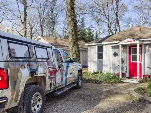Summerset Cottage, Lakeview Hot Tub - Private Lake Access
