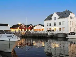 6 Person Holiday Home in Austrheim