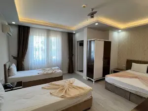 Grand Black Hotel