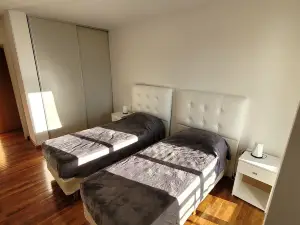 Centrico y muy completo departamento