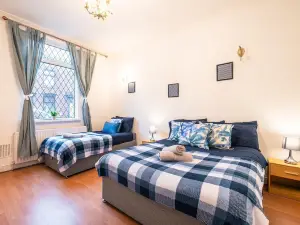 Rochdale Retreat - Spacious 4-bed House 8 Beds