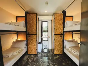 Pig Dive Hostel Moalboal