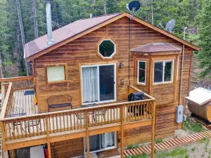 Barrel Sauna and Scenic Hiking Trails - Charming Mountain Getaway
