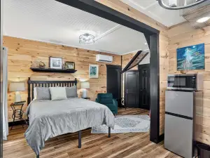 Rustic Ky Retreat, Columbia House Unit B Apts