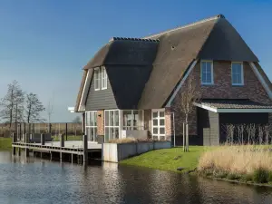 帶桑拿的豪華別墅，位於Tjeukemeer