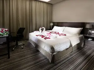 Grand Lily Hotel Suites