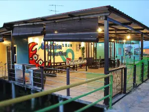 Sea Lion Pulau Ketam Bungalow Homestay