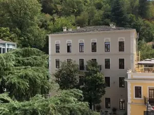 Hotel Argjiro